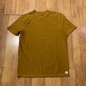 Vuori Strato Tech Tee Shirt Mens Size Small Mustard Yellow Soft Daily Comfort